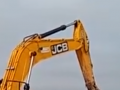 挖掘機吊廢鐵配件裝載卡車, 司機操作相當穩(wěn)! (228播放)
