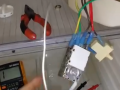 冰箱通電不制冷，很多人以為室大問題，其實(shí)只需換個小零件就好 (314播放)