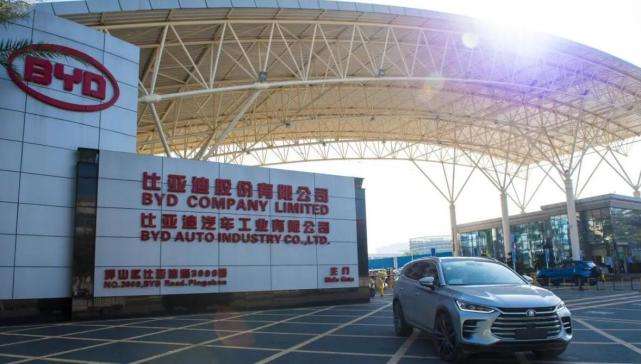 人才大戰(zhàn)攻防戰(zhàn)：比亞迪撒錢18億，1.2萬員工享“0元購”，但......