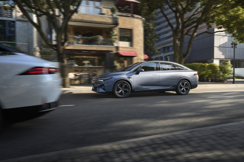 小鵬汽車官宣三大調(diào)整：新增5款車型、標(biāo)配智能輔助軟件、變更充電服務(wù)權(quán)益