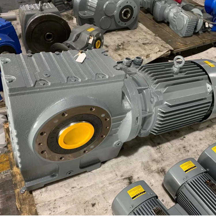 FA67-Y4KW-22.5-M1齒輪減速機(jī) R07DT56L4傘齒減速機(jī)