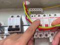 電工知識：電工穿線時，為什么配電箱都預留這么長的電線？原來作用這么大 (452播放)