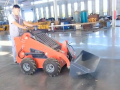 滑移裝載機360度原地旋轉(zhuǎn)滑移小鏟車四輪驅(qū)動滑移裝載機 (449播放)